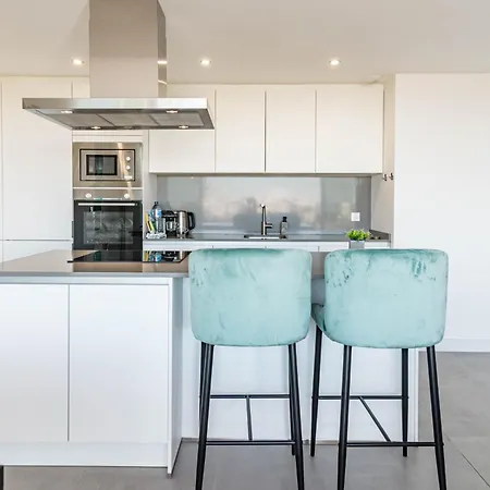 Oasis510 - 3br With Stunning Views Apartment *