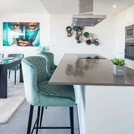 Oasis510 - 3br With Stunning Views Apartment *